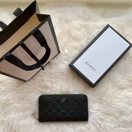 First bag ru LEATHER ZIP AROUND GUCCI WALLET 0726